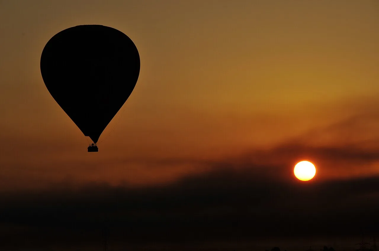 Hot-air balloon above the Luxor landscape